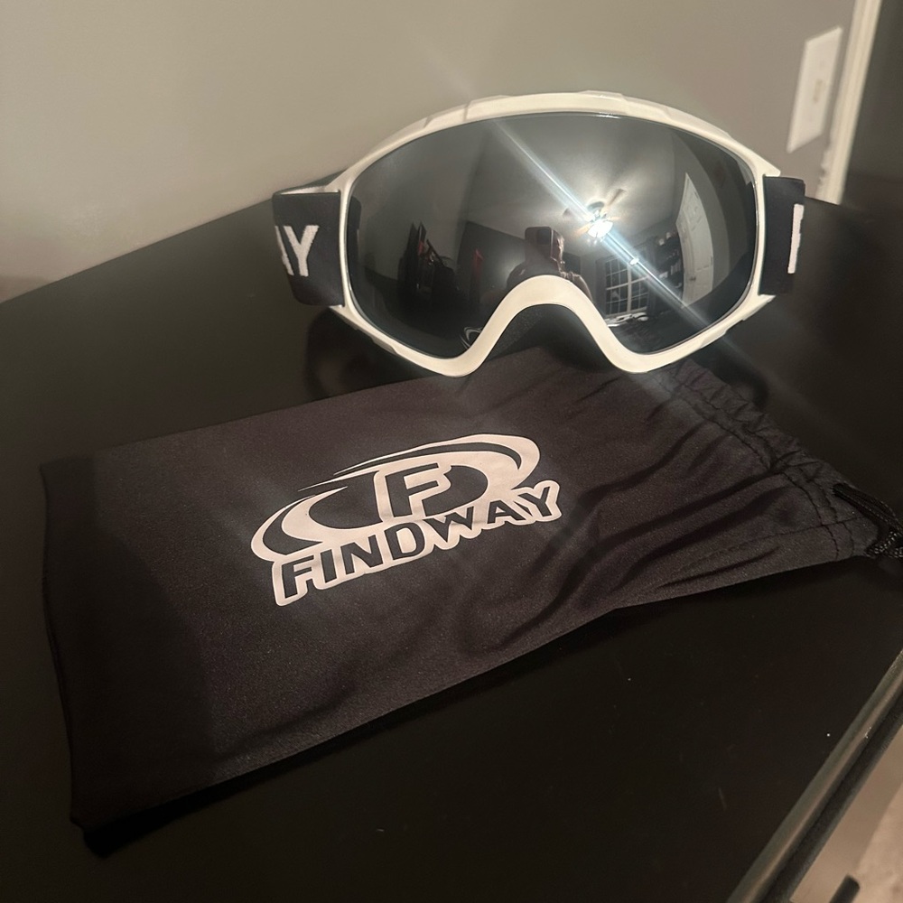 NEW Findway White Ski Goggles